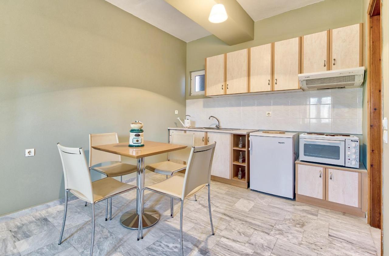 Avesta Apartments - 200M From The Beach Vasilikí Esterno foto